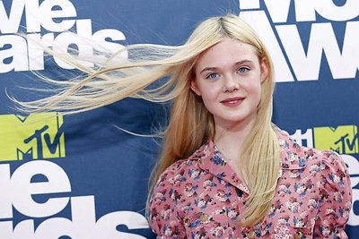 Elle Fanning: „Kai kurie vaikai po pamokų eina į futbolo treniruotes, o aš vaidinu filmuose“