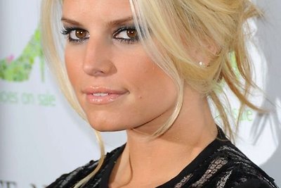 Jessica Simpson parodė pirmąsias prieš du mėnesius gimusio sūnaus nuotraukas