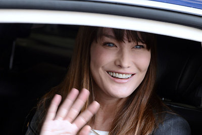 Buvusio Prancūzijos prezidento žmona Carla Bruni vėl laukiasi