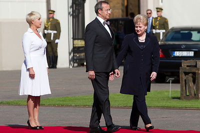 Lietuvos Respublikos Prezidentės Dalios Grybauskaitės kvietimu su valstybiniu vizitu Lietuvoje lankėsi Estijos Prezidentas Toomas Hendrikas Ilvesas su žmona Evelin Ilves.