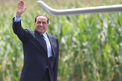 Silvio Berlusconi už maždaug 460 mln. eurų gali parduoti siautulingais vakarėliais garsėjusią vilą Sardinijoje