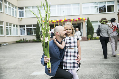 Į pirmą klasę dukrą Smiltę palydėjo Donatas Baumila, kartu - ir jo brolis Vaidas Baumila