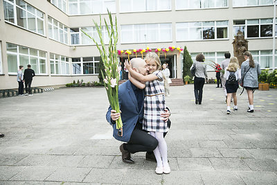 Į pirmą klasę dukrą Smiltę palydėjo Donatas Baumila, kartu - ir jo brolis Vaidas Baumila