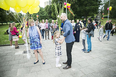 Į pirmą klasę dukrą Smiltę palydėjo Donatas Baumila, kartu - ir jo brolis Vaidas Baumila