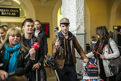 Vaido Baumilos ir Monikos Linkytės sutikimas oro uoste