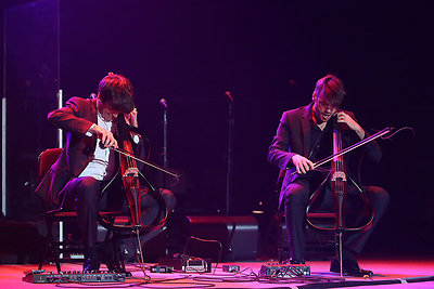 Violončelininkų duetas „2 Cellos“