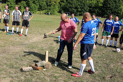 Kauniečiams futbolo dvikovą pralaimėję „Prelegentai“ gavo glėbį malkų