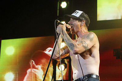 „Red Hot Chili Peppers“ vokalistui Anthony Kiedžiui įteiktas jo lietuviškas giminės medis