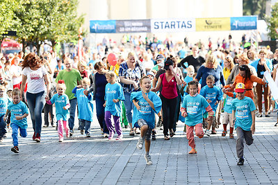 UNICEF vaikų bėgimo akimirka