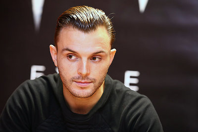 Theo Hutchcraftas 