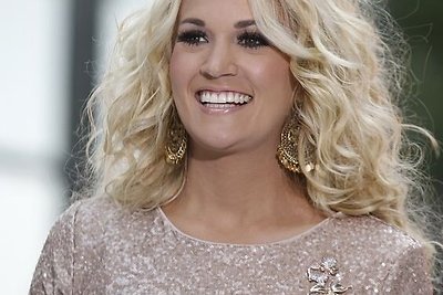 Carrie Underwood nukentėjusiems nuo viesulo Oklahomoje paaukojo 1 mln. JAV dolerių