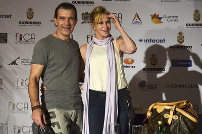 Antonio Banderasas naujam filmui pasamdė žmoną Melanie Griffith