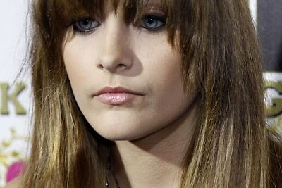 Šukuoseną pakeitusi Paris Jackson tapo mokyklos palaikymo komandos nare