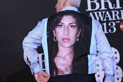 Amy Winehouse tėvas Mitchas