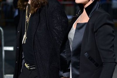 Sharon ir Ozzy Osbourne'us iš lovos išvertė gaisras