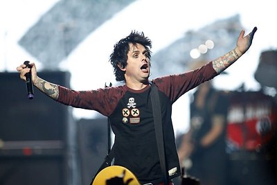 „Green Day“ vokalistas po siautėjimo scenoje užsiregistravo į reabilitacijos kliniką