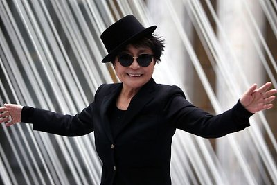 Yoko Ono savo 80-ąjį gimtadienį sutiko koncertuodama su muzikos žvaigždėmis