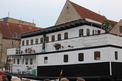 Gyvenamųjų laivų rajonas Nyhavn krantinėje