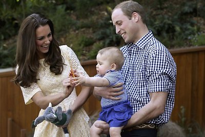 Princas Williamas ir Kembridžo hercogienė Catherine su sūnumi princu George'u