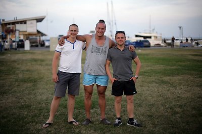 Andrius Pauliukevičius (centre)