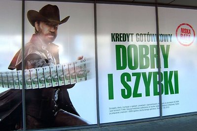 Reklaminiai plakatai Lenkijoje su Chucku Norrisu