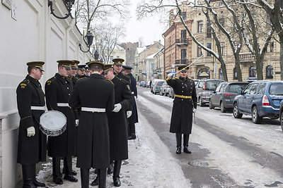 Tradicinės vėliavos pakėlimo ceremonijos akimirka