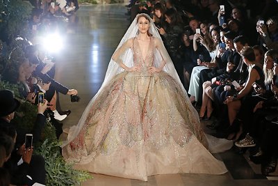 Mados namų „Elie Saab“ pavasario/vasaros kolekcija