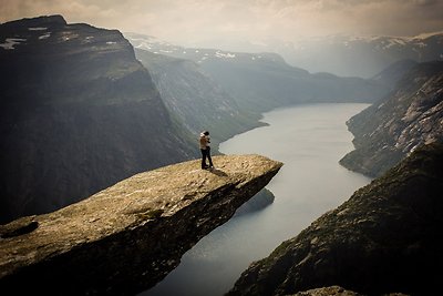 Haraldas Sixas savo merginai Hannai pasipiršo ant įspūdingiausios uolos Norvegijoje