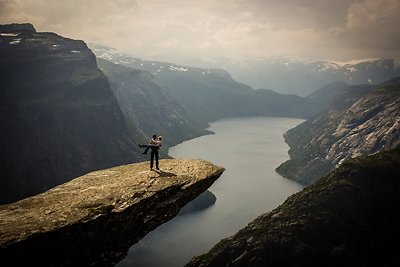 Haraldas Sixas savo merginai Hannai pasipiršo ant įspūdingiausios uolos Norvegijoje