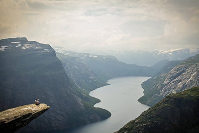 Haraldas Sixas savo merginai Hannai pasipiršo ant įspūdingiausios uolos Norvegijoje