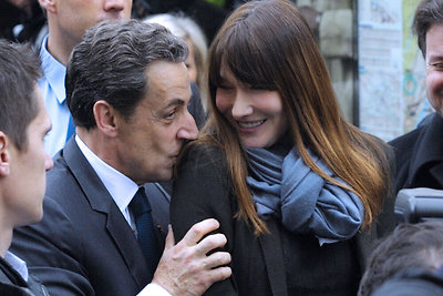 Nicolas Sarkozy su žmona Carla ilsisi Maroko karališkoje rezidencijoje