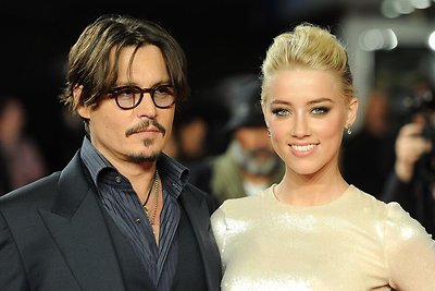 Johnny Deppas „The Rolling Stones“ koncertą žiūrėjo su Amber Heard