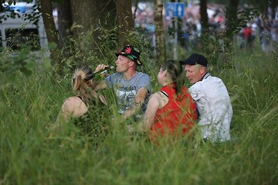 „Sel“ gerbėjai, parke priešais vasaros estradą