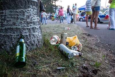 „Sel“ gerbėjai parką nusėjo šiukšlėmis