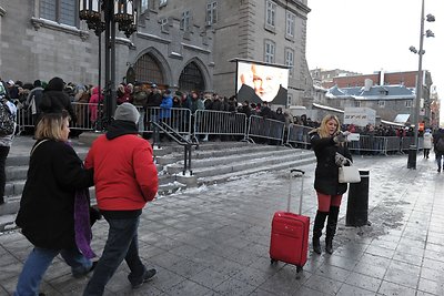 Žmonės atsisveikina su Rene Angeliliu