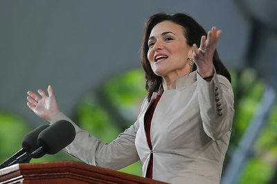 8. „Facebook“ generalinė direktorė Sheryl Sandberg