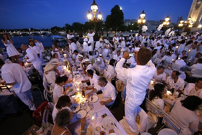 „Diner en Blanc“ – vakarienė baltai