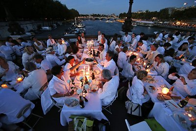 „Diner en Blanc“ – vakarienė baltai