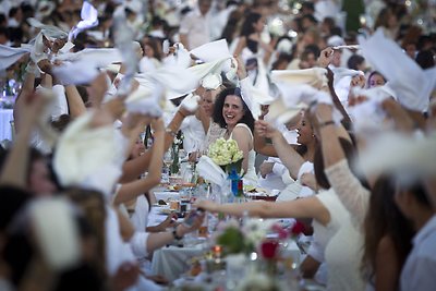 „Diner en Blanc“ – vakarienė baltai