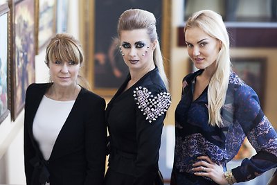 Renata Norvilė (centre)