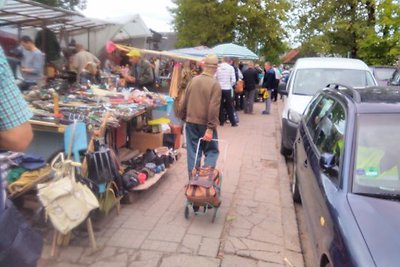 Kalvarijų turguje skaitytojo rastos kuprinės