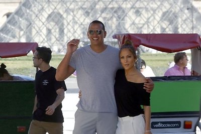 Jennifer Lopez ir Alexas Rodriguezas mėgavosi Paryžiumi 