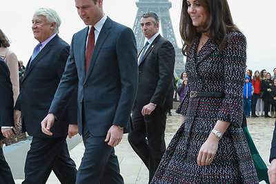 Princas Williamas su žmona Catherine baigė dviejų dienų trukmės viešnagę Paryžiuje