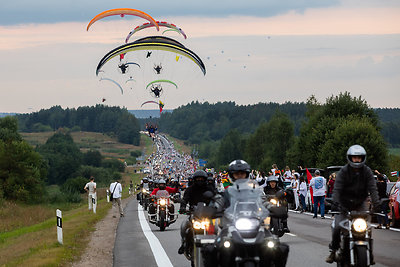 Baltarusiai, mes su jumis! Apie 50 tūkst. žmonių Lietuvoje nutiesė Laisvės kelią