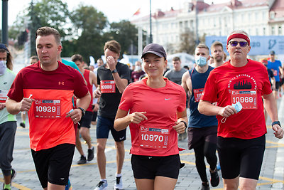 Saugus bėgimas „Rimi Vilniaus maratone“: kaip išvengti galimų traumų ir kitų sveikatos sutrikimų?