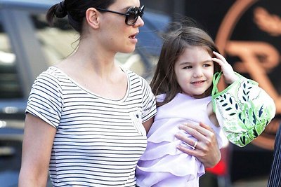 Prestižinėje mokykloje šešiametė Suri Cruise mokosi kinų kalbos