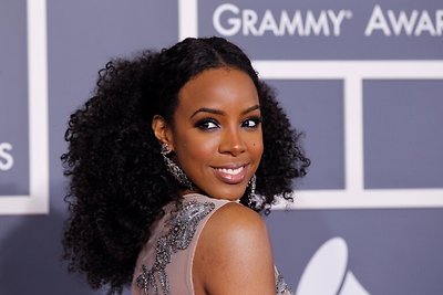 Dainininkė Kelly Rowland išgelbėta iš jūroje pasiklydusio laivo