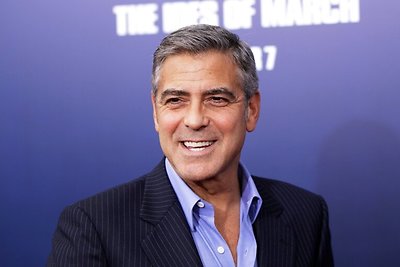 George'as Clooney taps liudininku Silvio Berlusconi byloje