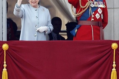 Didžiosios Britanijos karalienė Elizabeth II su Edinburgo hercogu Philipu (2011 m. birželio 11 d.)