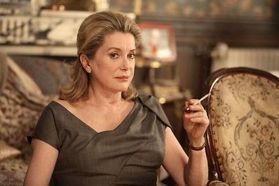 Aktorė Catherine Deneuve ir režisierius Pedro Almodovaras atsiims prestižinius Europos kino apdovanojimus